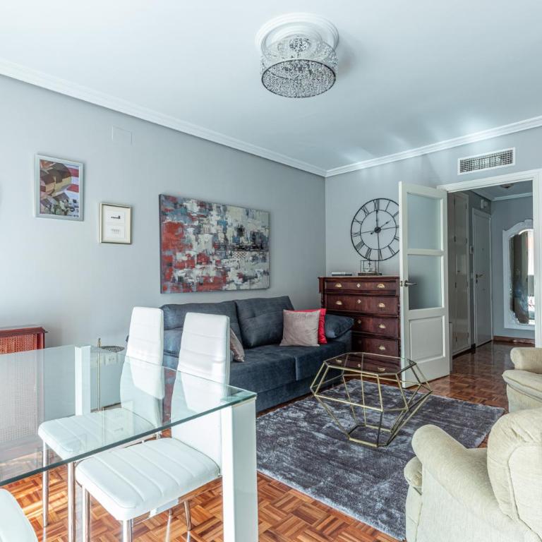 Ideal apto 1 hab 4 px acogedor y buenas calidades - Apartamento de 1 Dormitorio con balcón y vistas a la ciudad - 3