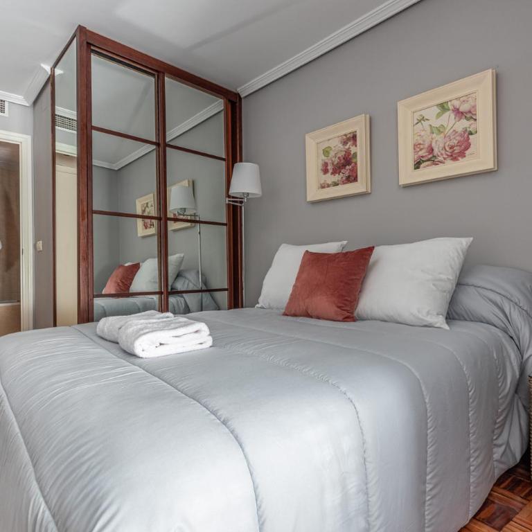 Ideal apto 1 hab 4 px acogedor y buenas calidades - Apartamento de 1 Dormitorio con balcón y vistas a la ciudad - 31