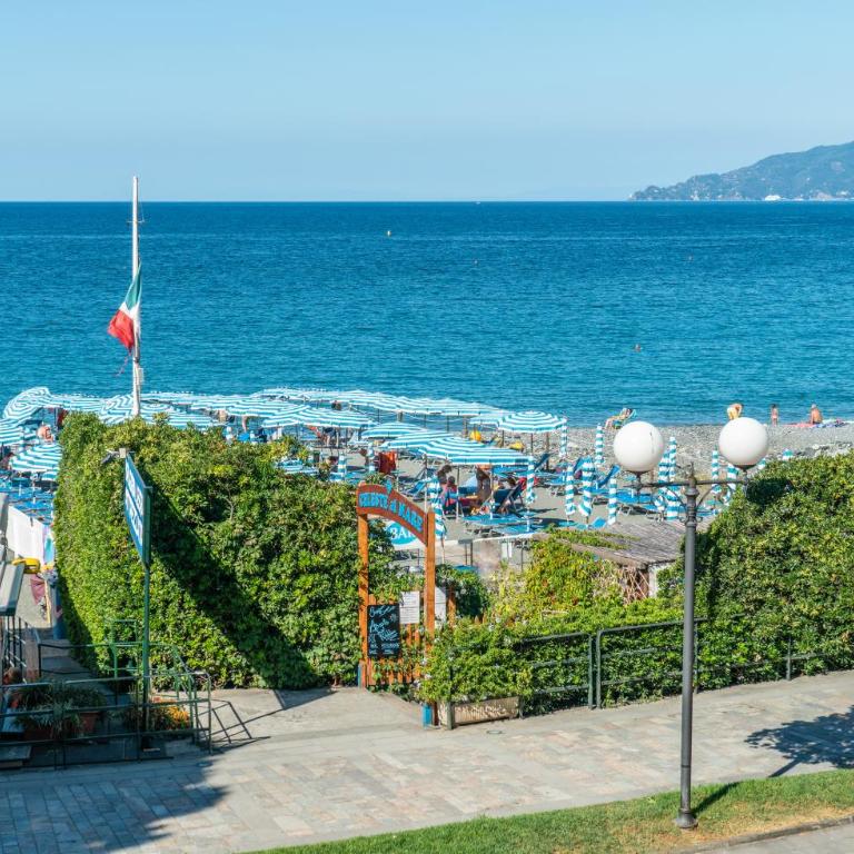 Albergo Celeste - Camera Matrimoniale con Balcone e Vista Mare - 1