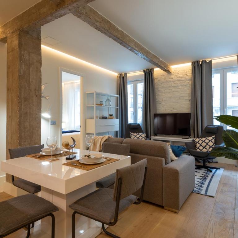 Alhondiga by Staynnapartments - Two-Bedroom Apartment - 23