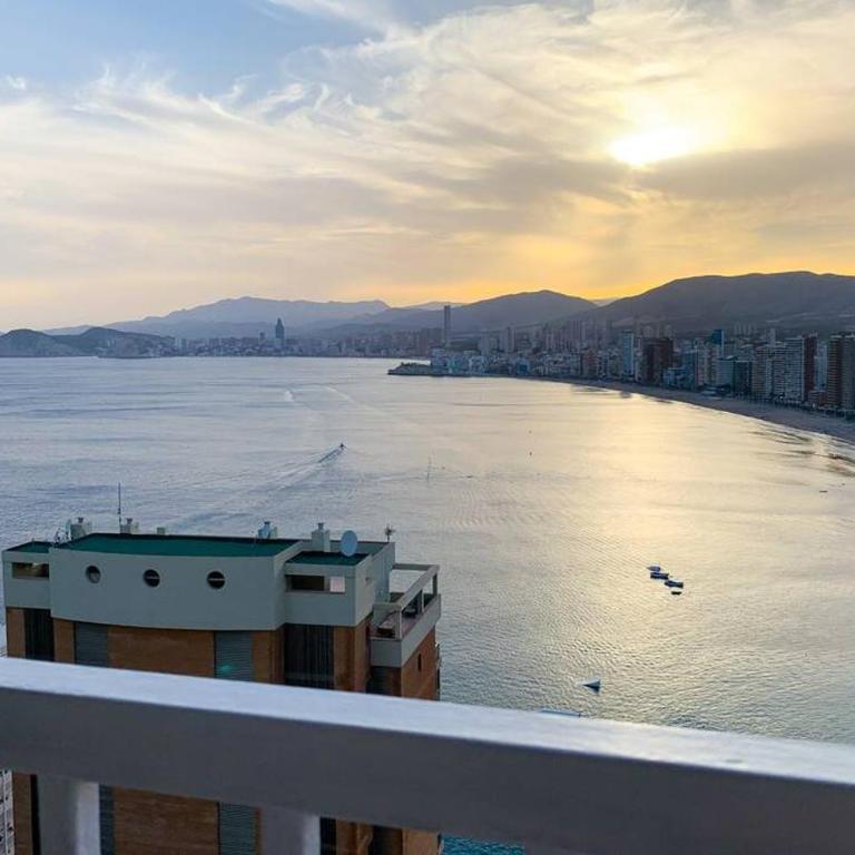 BALCÓN AL MEDITERRÁNEO Y SKYLINE DE BENIDORM - Apartamento de 1 dormitorio - 49