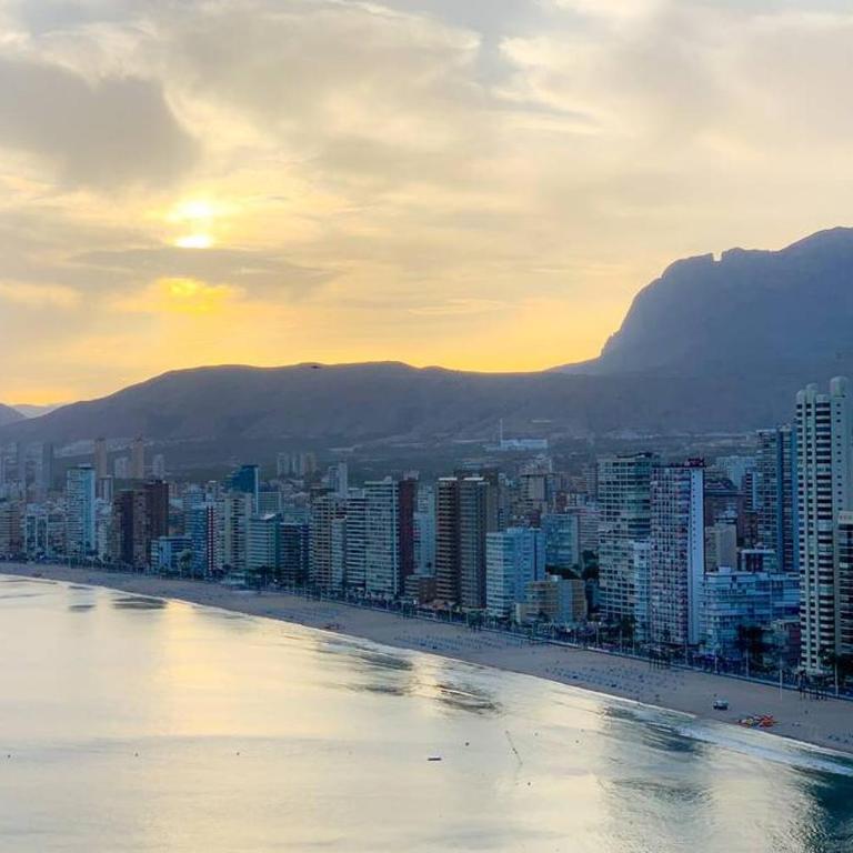 BALCÓN AL MEDITERRÁNEO Y SKYLINE DE BENIDORM - Apartamento de 1 dormitorio - 51