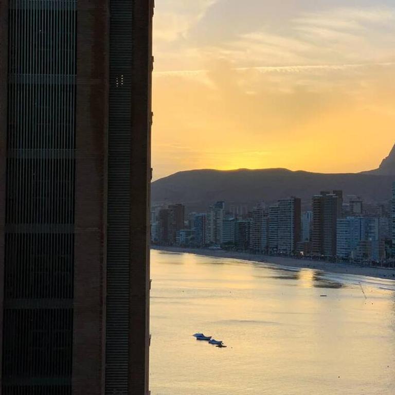 BALCÓN AL MEDITERRÁNEO Y SKYLINE DE BENIDORM - Apartamento de 1 dormitorio - 53