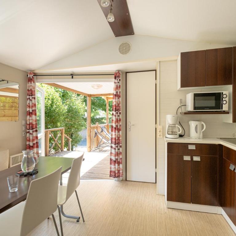 Camping Le Parc des Monges - Mobile Home (4 Personnes) - 11