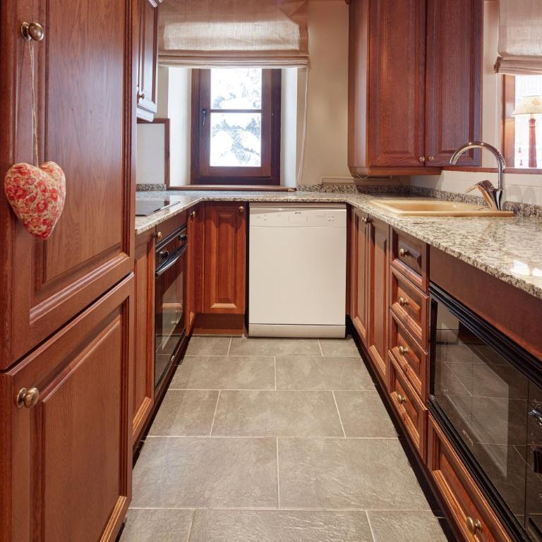 Val de Ruda Luxe 65 by FeelFree Rentals - Two-Bedroom Apartment - 12