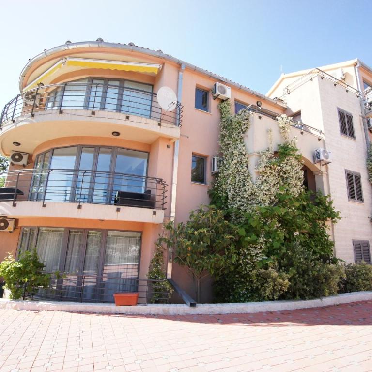 Apartments Bečići Sunset - Three-Bedroom Apartment - 12
