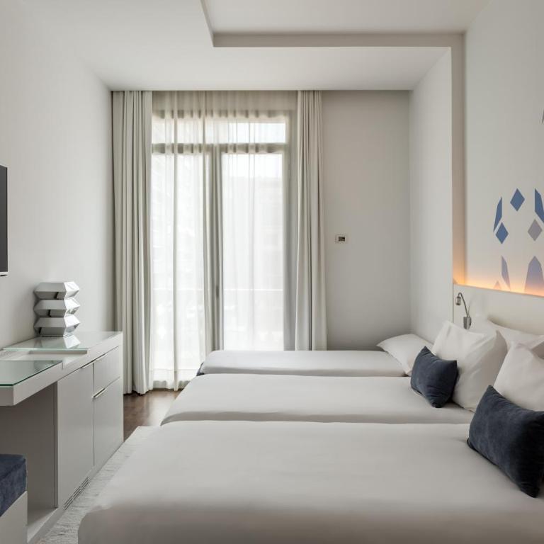 Room Mate Carla, Barcelona - Double or Twin Room with Extra Bed - 5