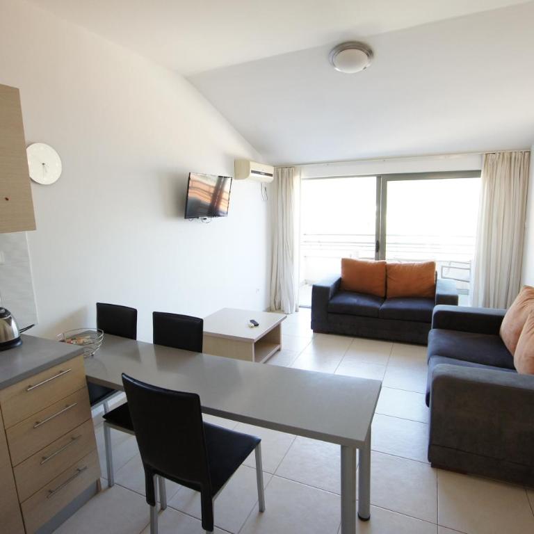 Apartments Bečići Sunset - Two-Bedroom Apartment - 11