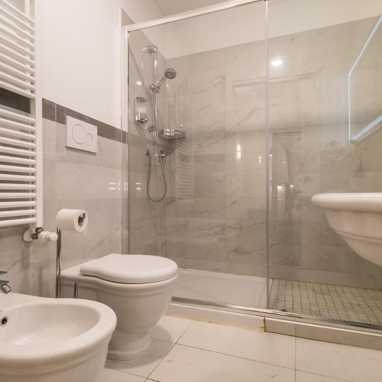 Palazzo DaPonte by LionHost - Camera Matrimoniale con Bagno Privato - 5