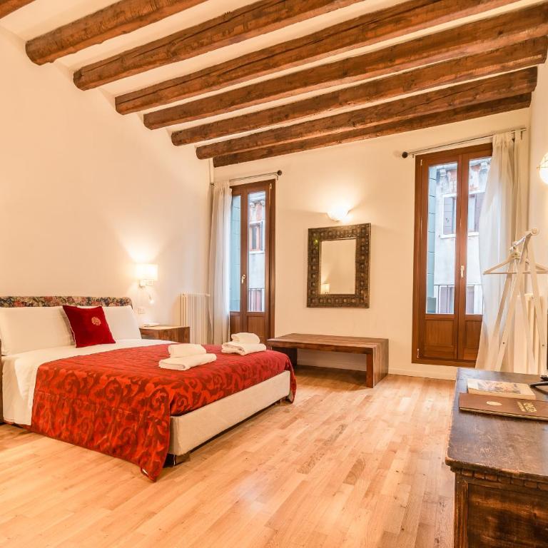 Palazzo DaPonte by LionHost - Camera Matrimoniale Deluxe con Balcone e Vista Mare - 11
