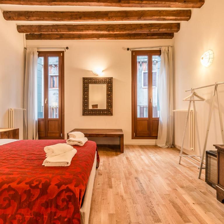 Palazzo DaPonte by LionHost - Camera Matrimoniale Deluxe con Balcone e Vista Mare - 12