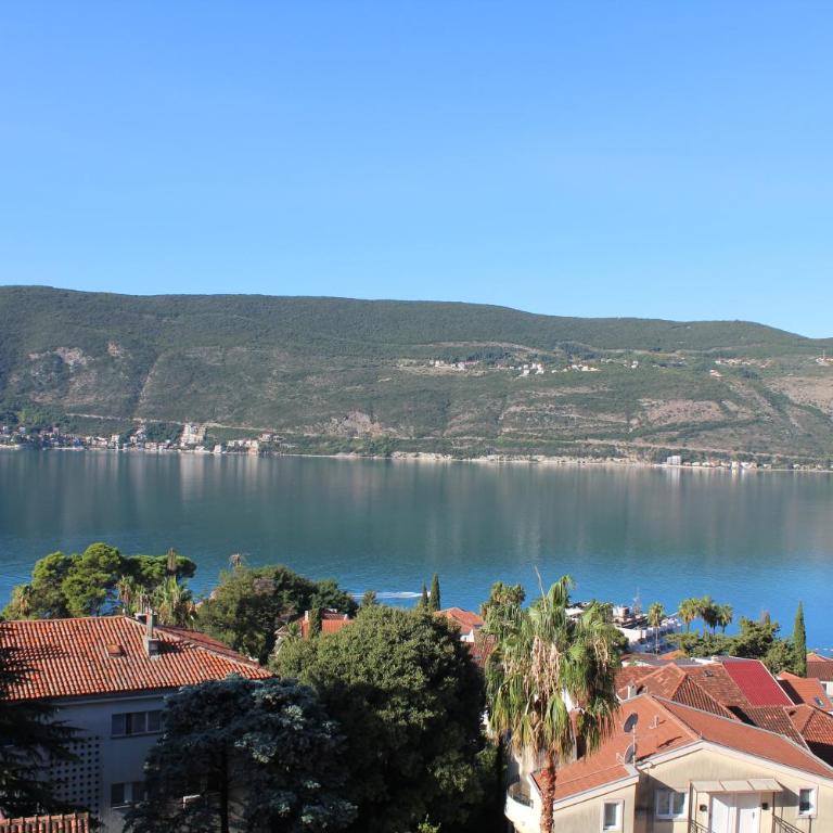 Guest House Tomanovic - Double Room with Shared Bathroom - 11