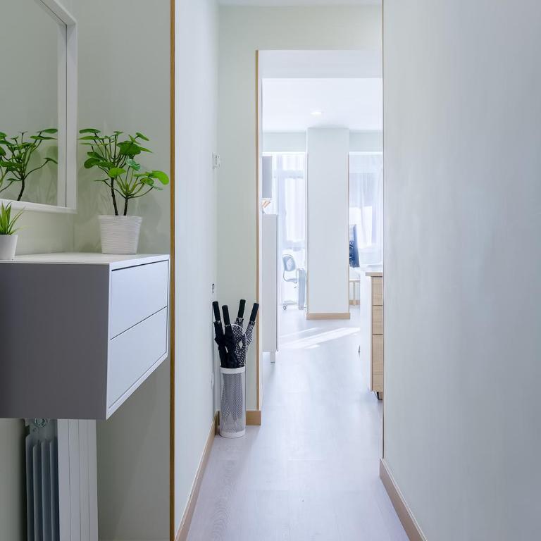 Espacioso 3 hab dobles, 2 baños Centro Ciudad - Three-Bedroom Apartment - 7