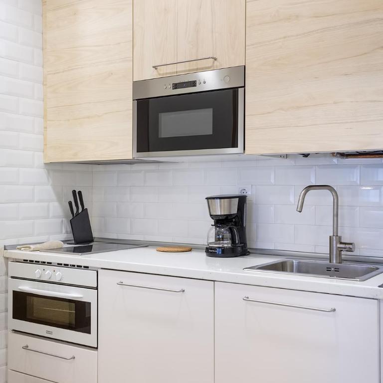 Espacioso 3 hab dobles, 2 baños Centro Ciudad - Three-Bedroom Apartment - 5