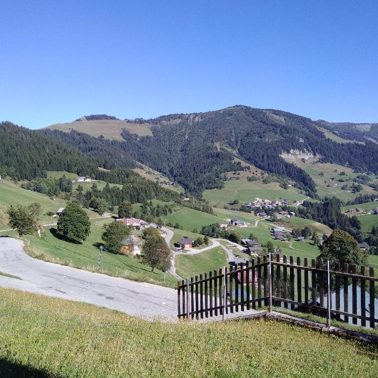 Demi Chalet Le LACHAT - Appartement 3 Chambres - 32