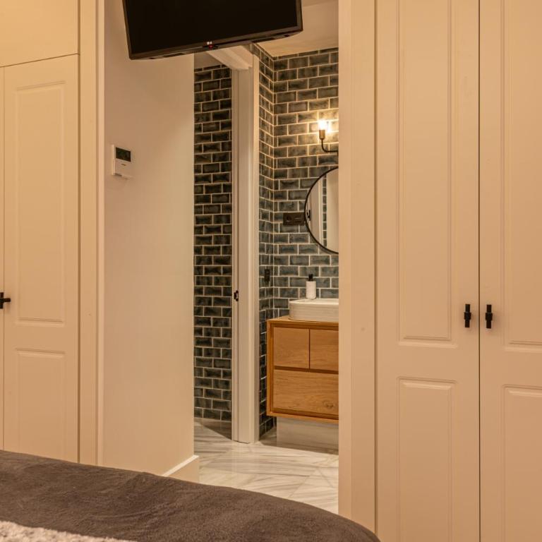 New Soho AC by Staynnapartments - Three-Bedroom Apartment - 38