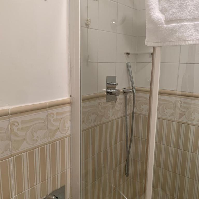 B&b Querini - Camera Doppia con Letti Singoli con Bagno - 23