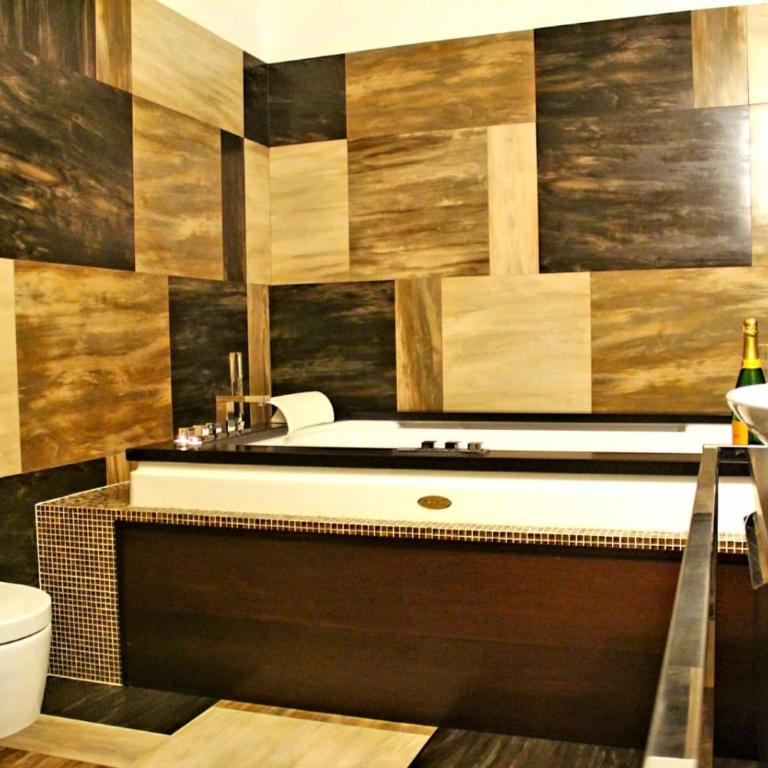 Donna Teresa - Camera Familiare con Bagno Privato - 13
