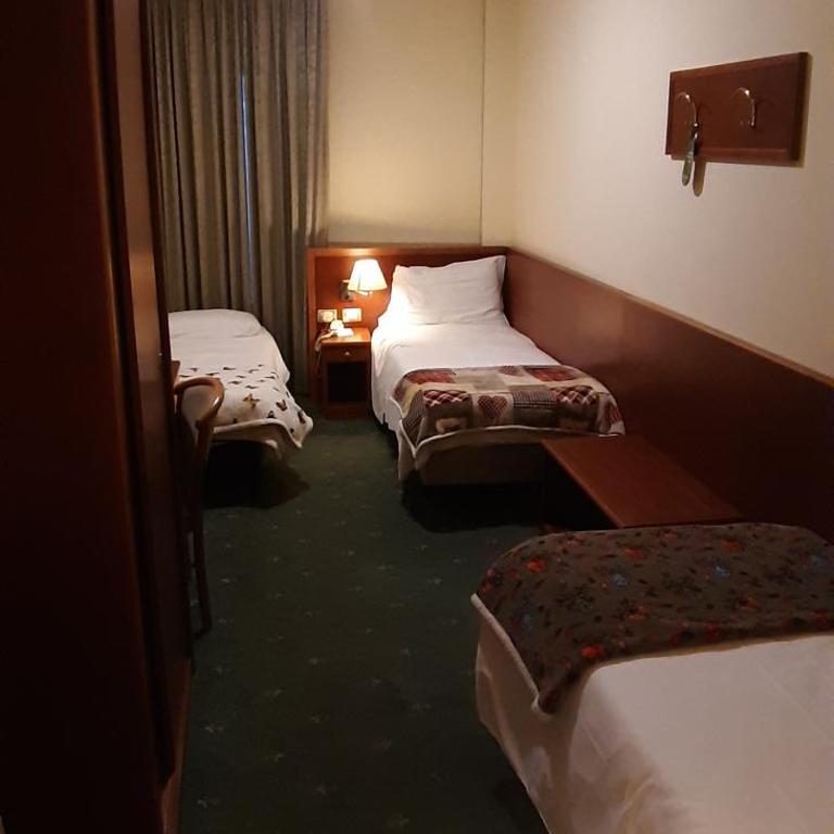 Hotel Piero Della Francesca - Camera Tripla Economy - 1