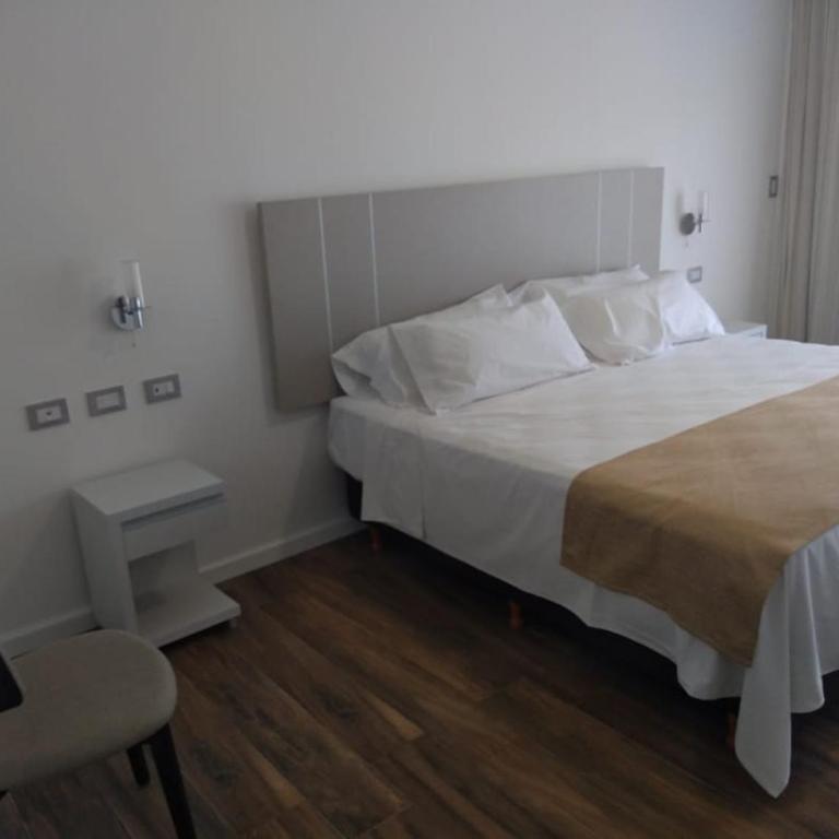 Hotel Cantera Respira Campo - Quadruple Room with Lake View - 2