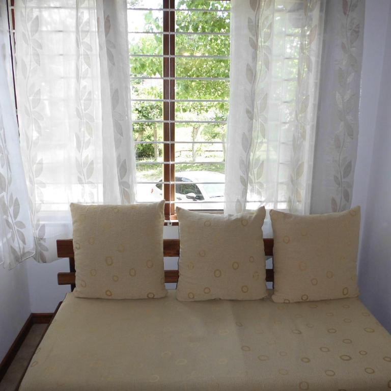 4 SOLES - Two-Bedroom House - 6