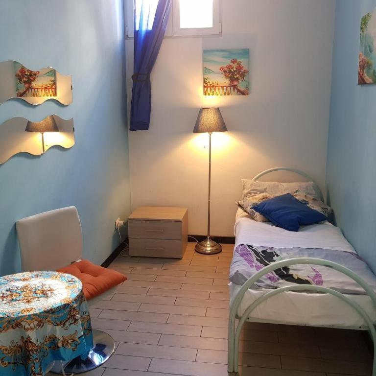 Family Hostel Milano - Camera Singola con Bagno in Comune - 2