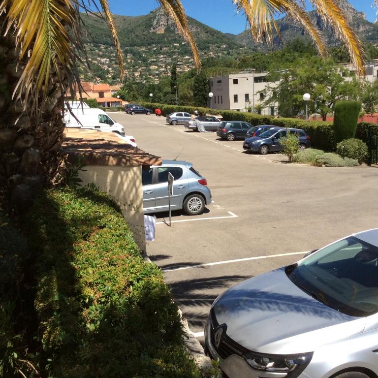 Au calme dans hameau fleuri joli Studio 3 pers piscine parking wi-fi - Studio - Vue sur Piscine - 14