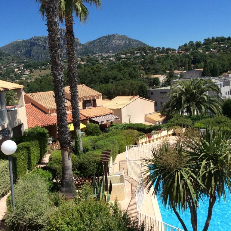 Au calme dans hameau fleuri joli Studio 3 pers piscine parking wi-fi - Studio - Vue sur Piscine - 11
