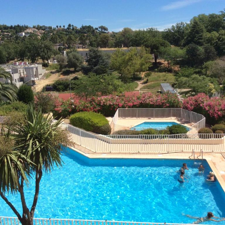 Au calme dans hameau fleuri joli Studio 3 pers piscine parking wi-fi - Studio - Vue sur Piscine - 1