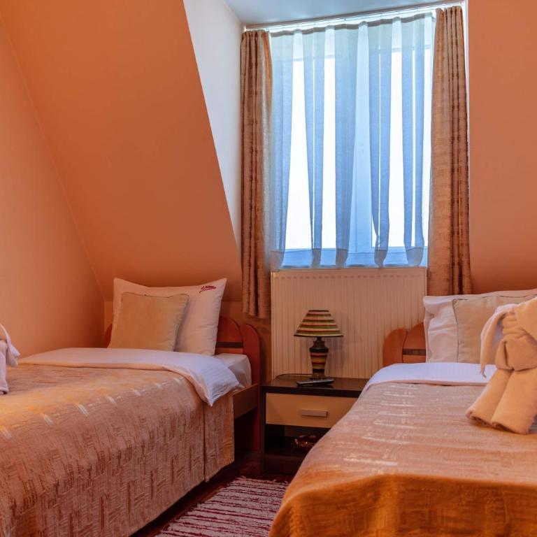 Garni Hotel Lama - Family Suite with Balcony - 5