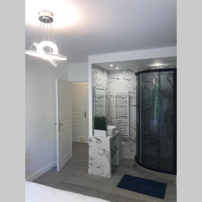 Fruitiers1 - Three-Bedroom Apartment - 5