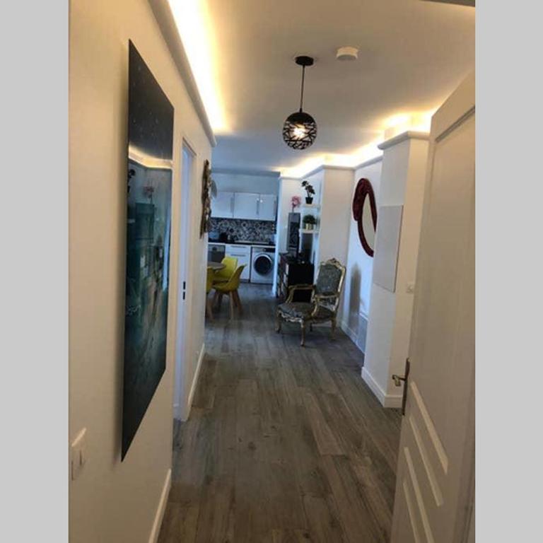 Fruitiers1 - Three-Bedroom Apartment - 9
