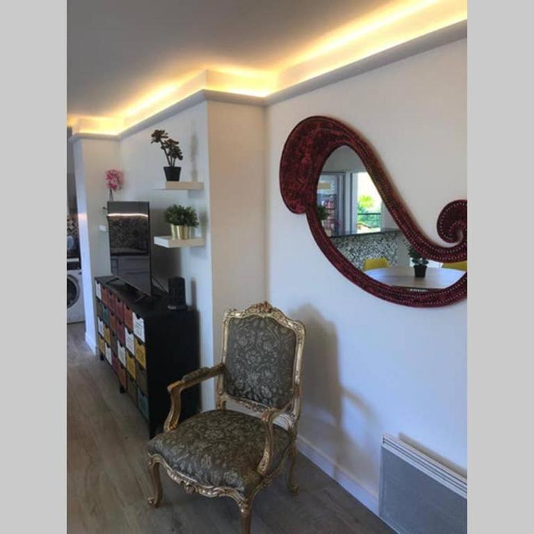 Fruitiers1 - Three-Bedroom Apartment - 11