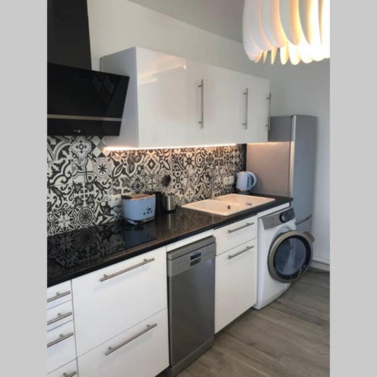 Fruitiers1 - Three-Bedroom Apartment - 12
