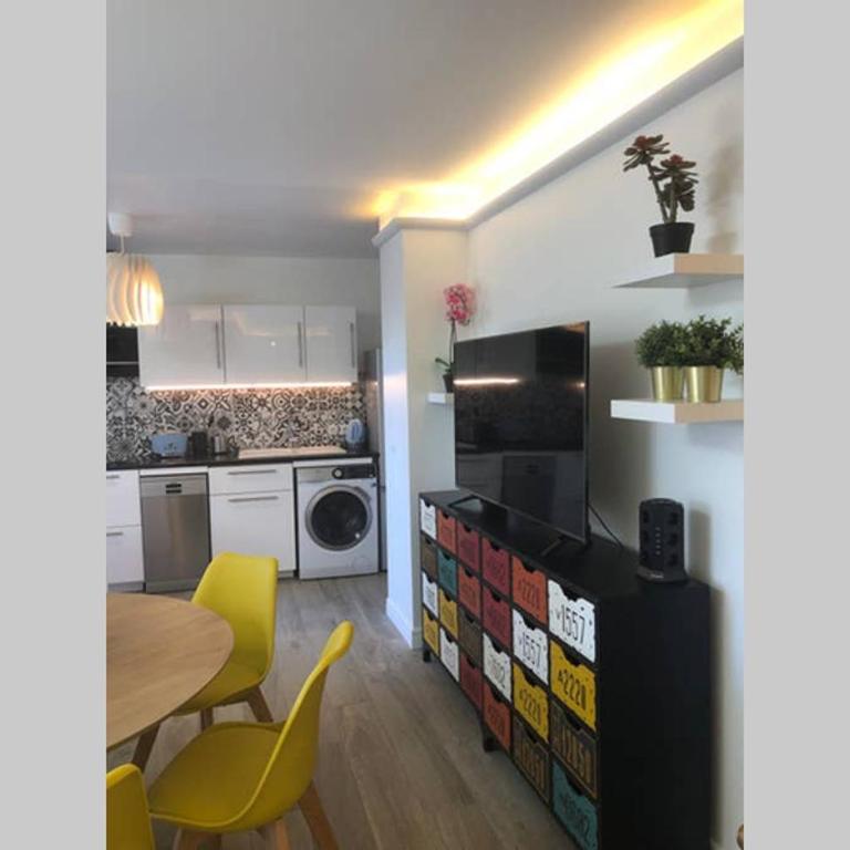Fruitiers1 - Three-Bedroom Apartment - 14