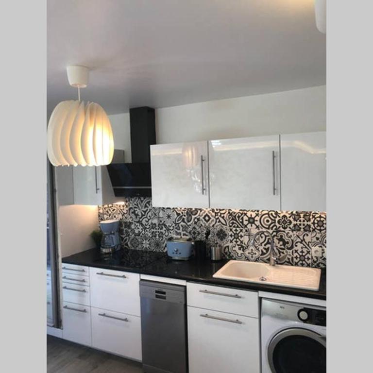 Fruitiers1 - Three-Bedroom Apartment - 27