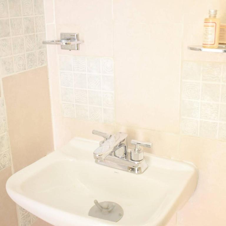 Cancun Guest House 5 - Double or Twin Room - 13