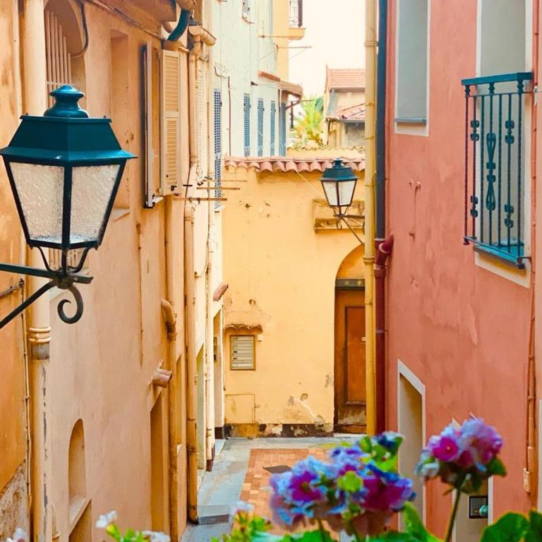 Welcome in the cozy blue nest pedestrian Menton - Studio - 35