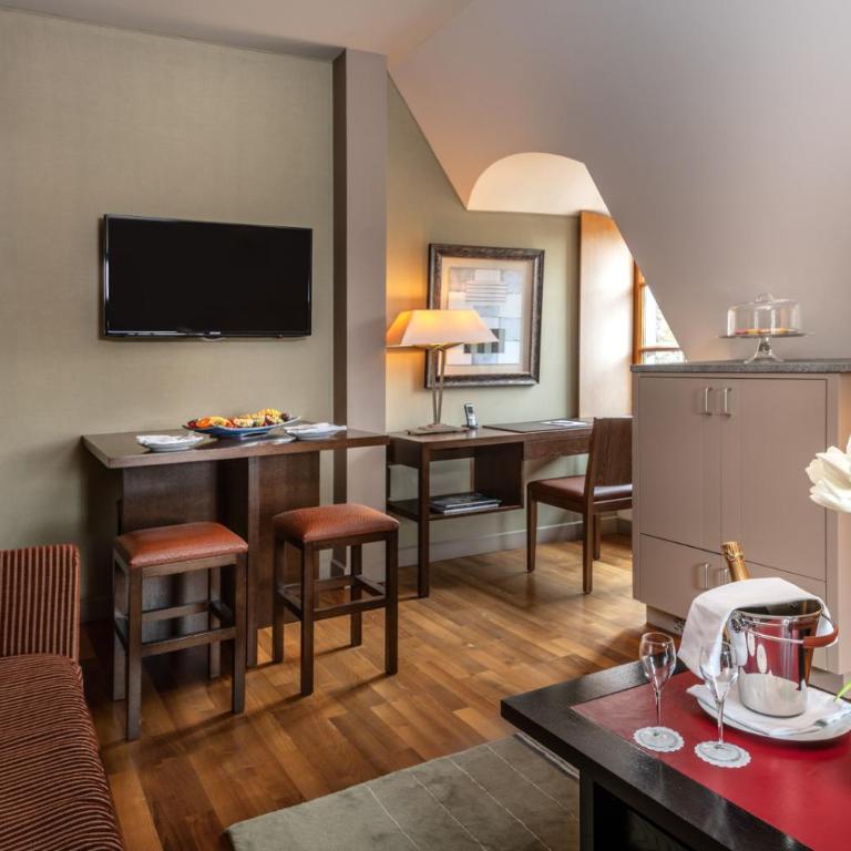 Hôtel Résidence Parc des Eaux Vives - Suite avec Vue sur Lac - 5