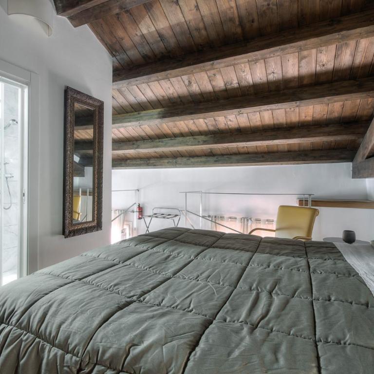 Right House - Characteristic Marina District - Two-Bedroom Apartment - 9
