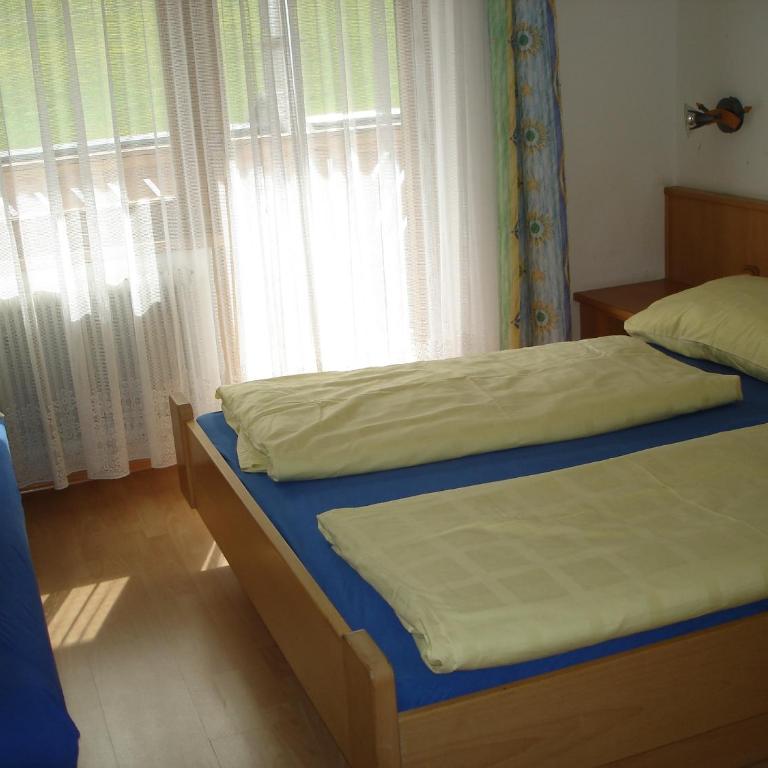Haus Brunhilde - Doppel-/Zweibettzimmer mit Balkon - 2