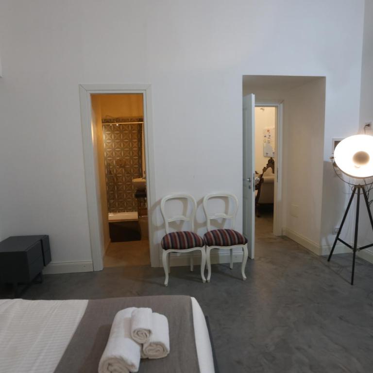 B&B Salerno al Duomo - Camera Tripla Comfort con Doccia - 4