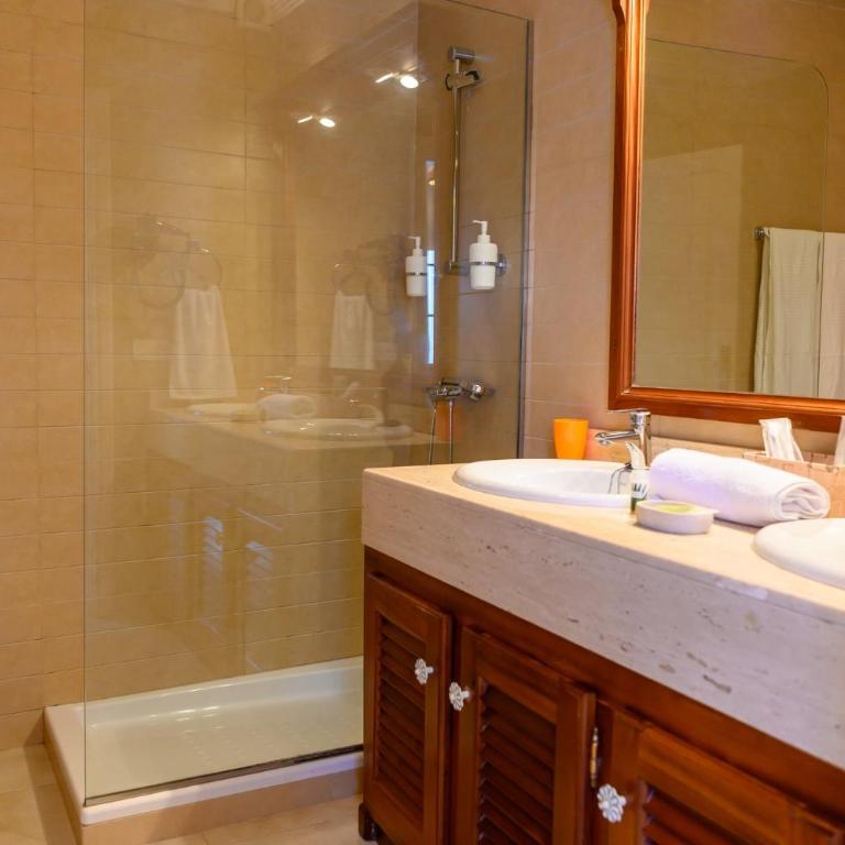 Lantia Rooftop House - Habitación Doble con baño - 1 o 2 camas - 4