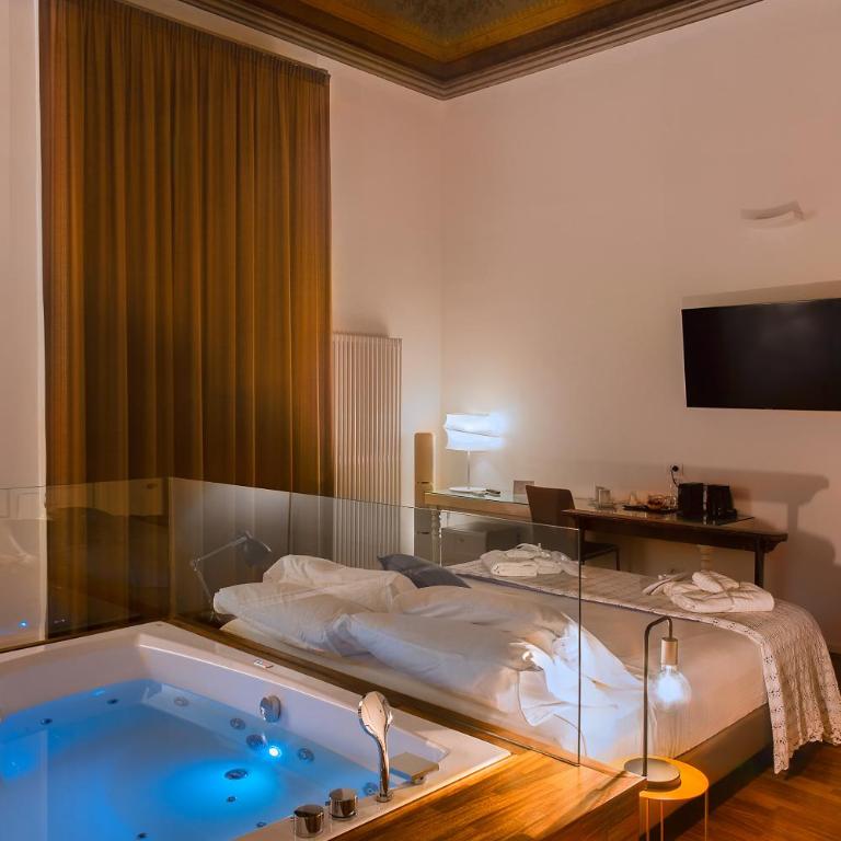 Naca Suite - Deluxe Suite with Spa Bath - 8