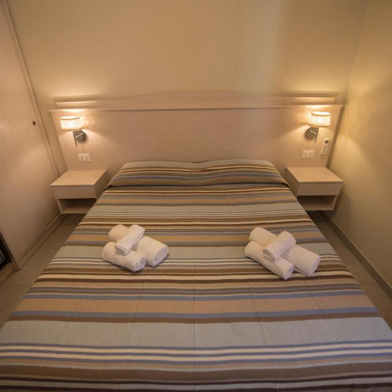 Donna Rosa Accommodation - Camera Matrimoniale con Balcone - 4