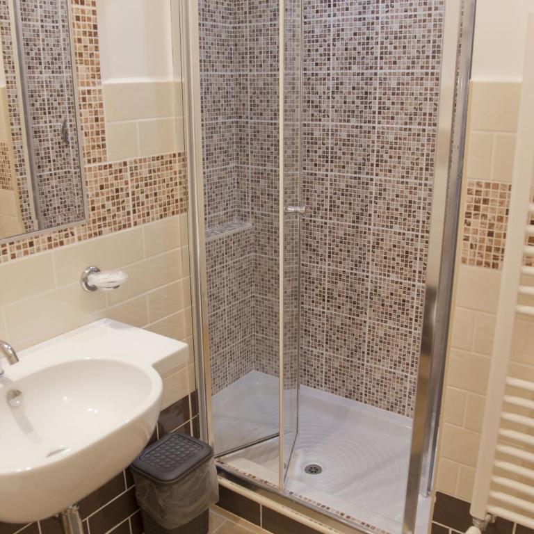 Donna Rosa Accommodation - Ampia Camera Matrimoniale - 4