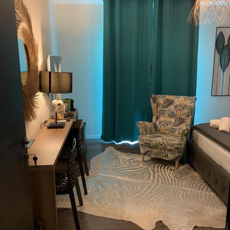 SUITE LAME 37 Rental Rooms - Camera Matrimoniale con Bagno Privato Esterno - 10