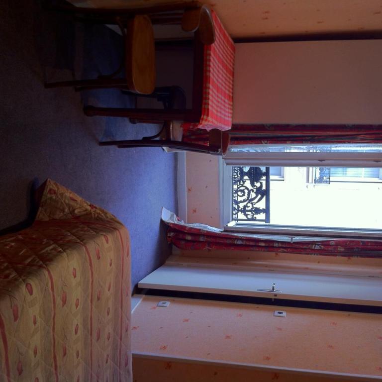 Hotel Des Arts - Chambre Double avec Douche et Toilettes Communes - 3