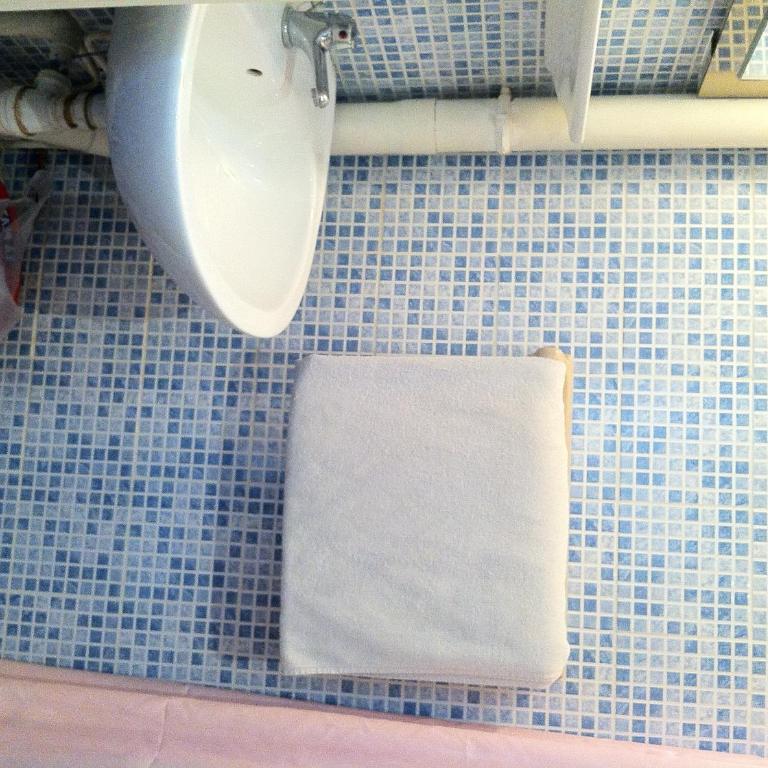 Hotel Des Arts - Chambre Double avec Douche et Toilettes Communes - 6