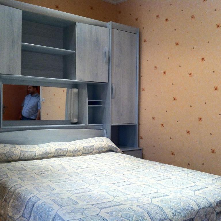 Hotel Des Arts - Chambre Double avec Douche et Toilettes Communes - 7